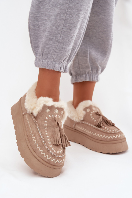 Bottes de neige Féminin avec une plateforme avec un manteau de fourrure Et la frange beige Ferayne