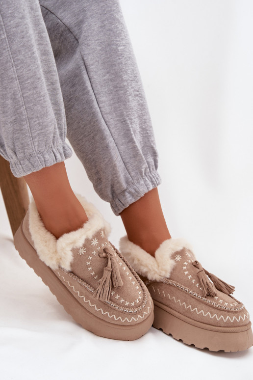 Bottes de neige Féminin avec une plateforme avec un manteau de fourrure Et la frange beige Ferayne