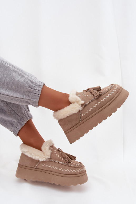 Bottes de neige Féminin avec une plateforme avec un manteau de fourrure Et la frange beige Ferayne