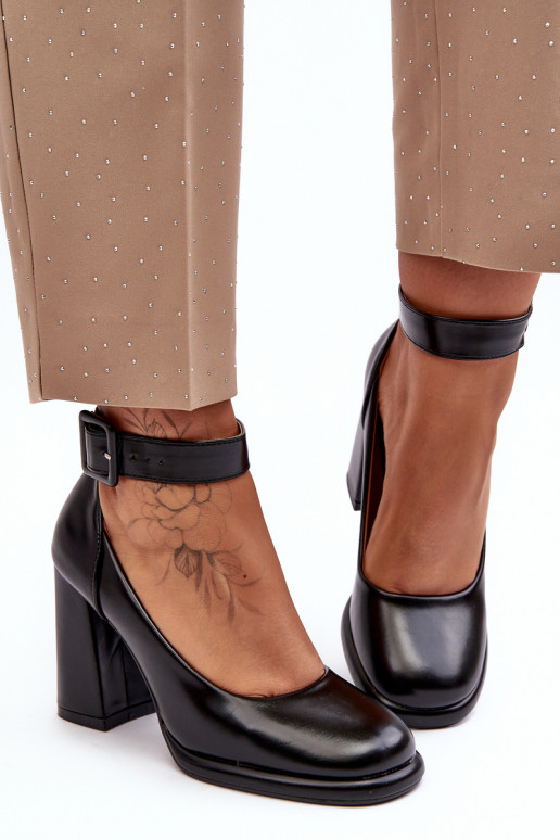 Schoenen met hakken met gespen zInart Idovana