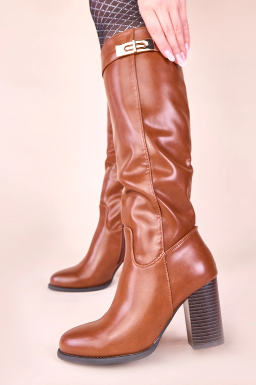 Bottines marron hautes sur talon avec...