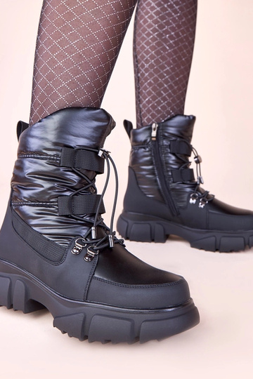 Schwarze glänzende Schneestiefel mit Pelzfutter Jassi