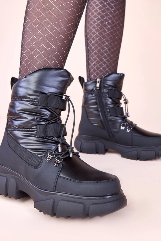 Bottes de neige noires brillantes...