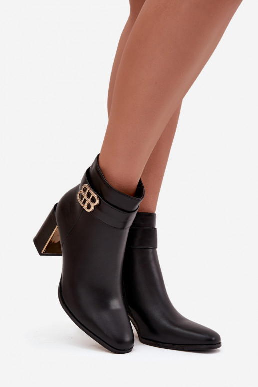 Bottes pour femmes avec des sangles I couleur doréem Detalem couleur noire Galinne