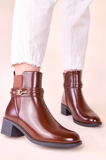 Bottines marron à talon bloc avec une sangle décorative Lilua 2