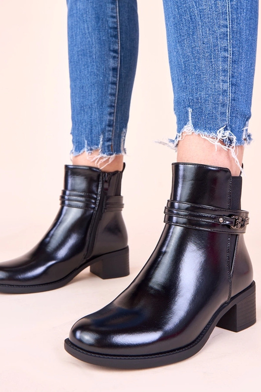 Bottines noires à talon bloc avec une...