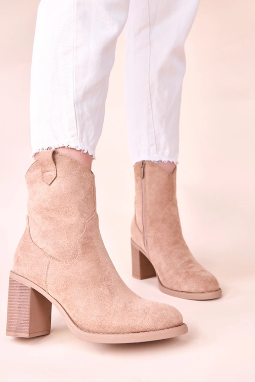 Beige Stiefeletten auf Absatz aus...