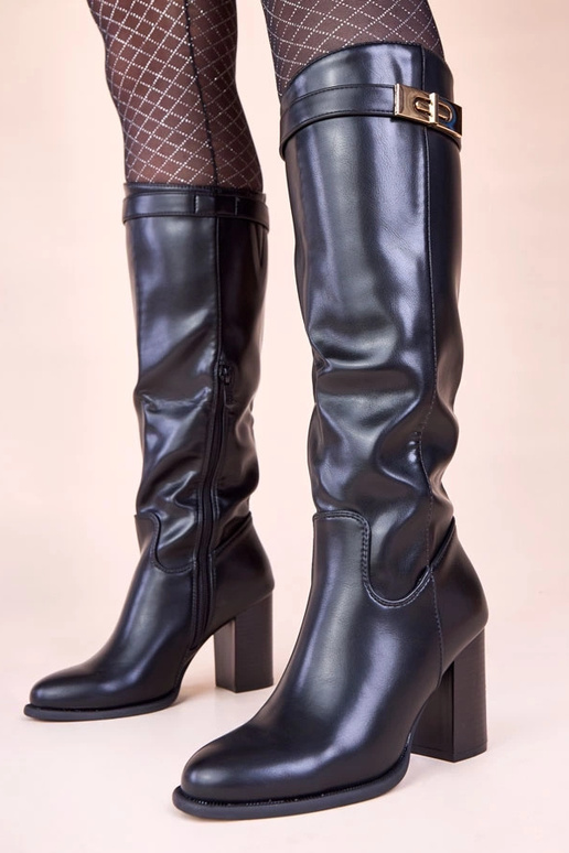 Bottes noires à tige haute sur talon...