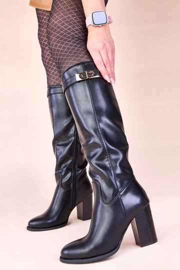 Schwarze Stiefel auf Absatz mit goldenem Schmuck Tessa 2