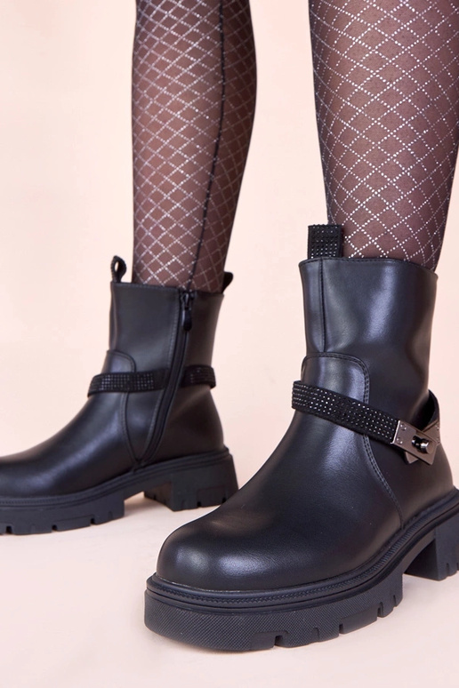 Bottines noires à plateforme ornées...