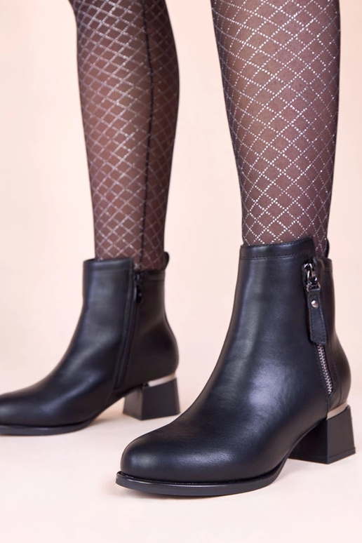 Bottines noires massives avec insert...