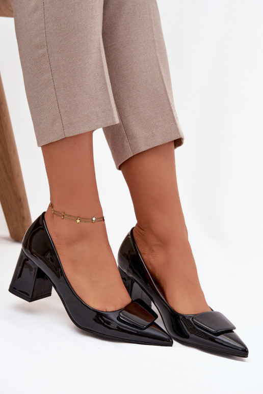 avec effet vernis Chaussures avec des talons avec des ornements couleur noire Isoline