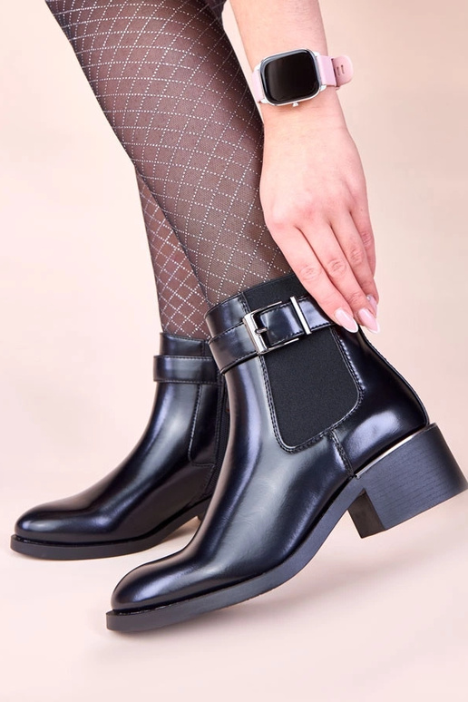 Bottines noires classiques avec talon...