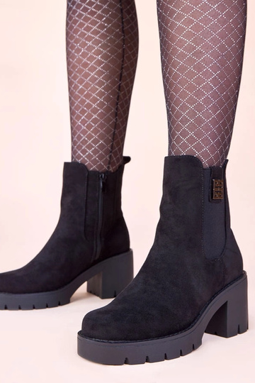 Bottines noires à talon...