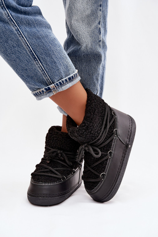 Bottes de neige Féminin avec un manteau de fourrure Typu Baranek avec des sangles couleur noire Belira