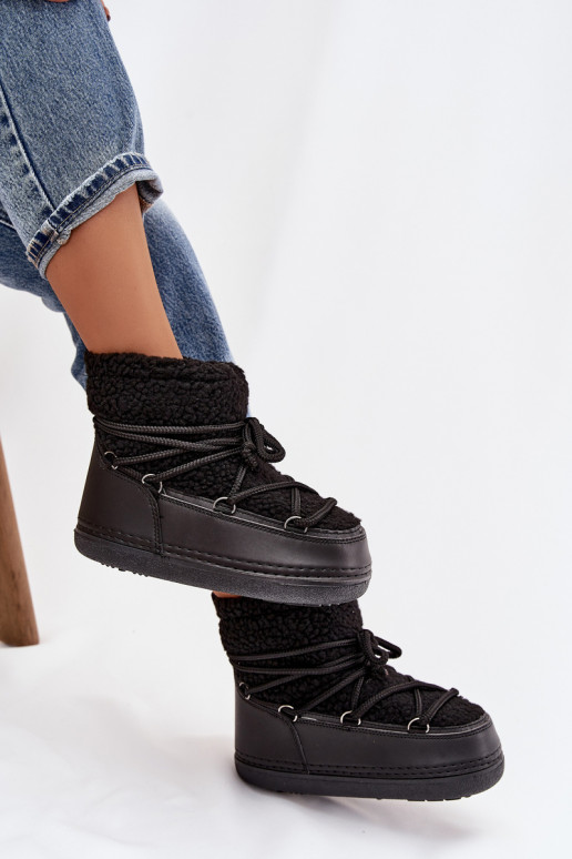 Bottes de neige Féminin avec un manteau de fourrure Typu Baranek avec des sangles couleur noire Belira