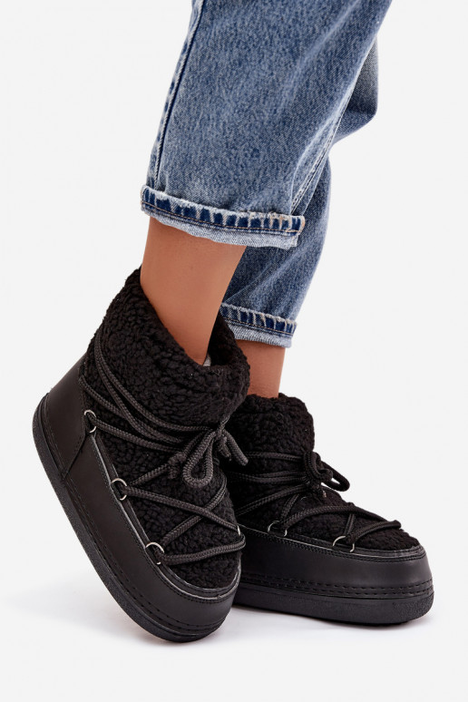 Bottes de neige Féminin avec un manteau de fourrure Typu Baranek avec des sangles couleur noire Belira