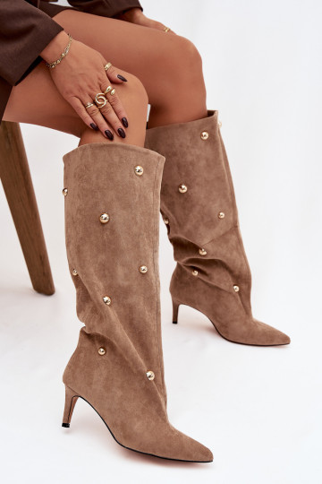 Un modèle convaincant bottes pour femmes avec des talons fins Ze couleur doréemi Ozdobami beige Thaliane