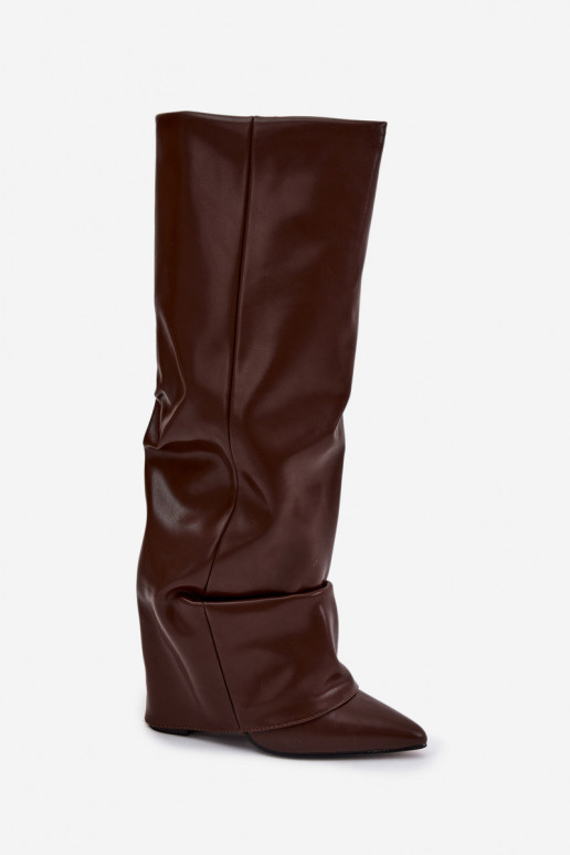 Bottes longues pour femmes en couleur chocolat avec tige enroulée sur petits talons Elivira