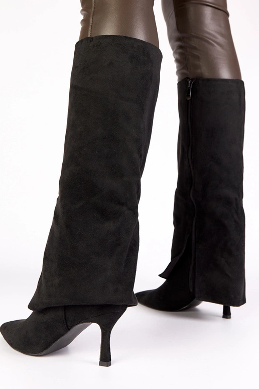 Bottes longues noires sur talon haut...