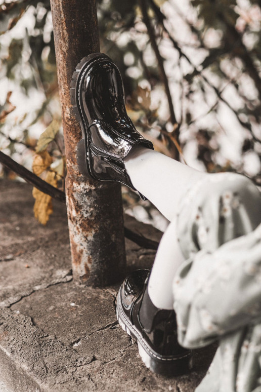 Gewärmte Kinderstiefel mit Lackeffekt, schwarze Farbe Porky