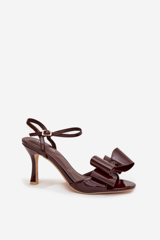 Sandales vernies avec talons fins et nœuds couleur chocolat Noliva