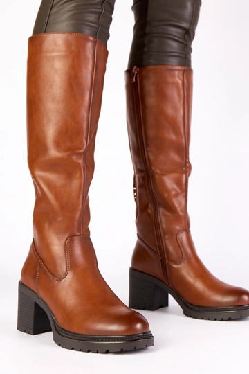 Braune Overknee-Stiefel im...