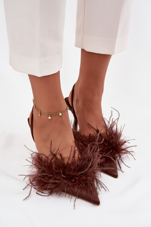 Talons aiguilles avec plumes et talon ouvert couleur chocolat Belice
