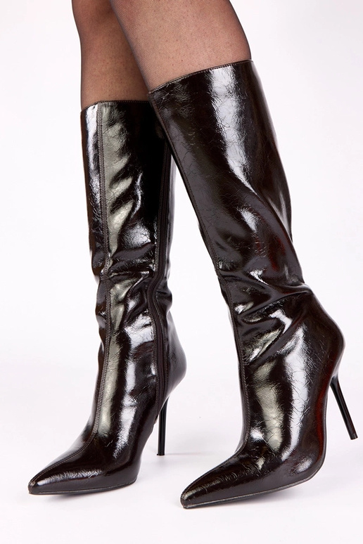 Braune lackierte Stiefeletten mit...