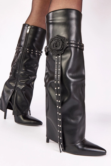 Bottes noires à talon haut avec tige repliée, ornées d'une rose et de clous Ida 2