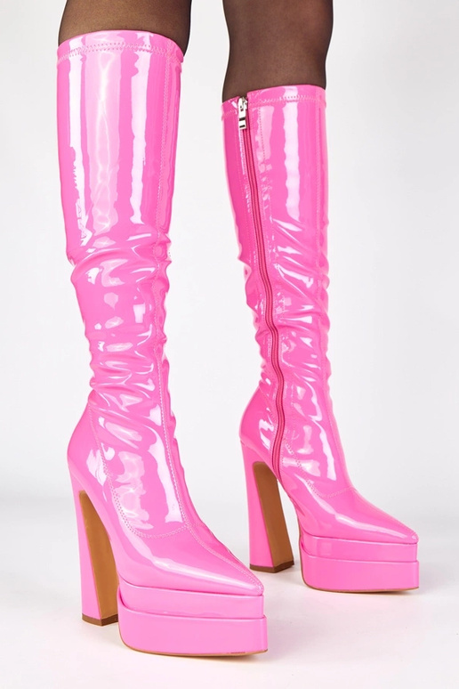 Bottines roses à talon verni avec...