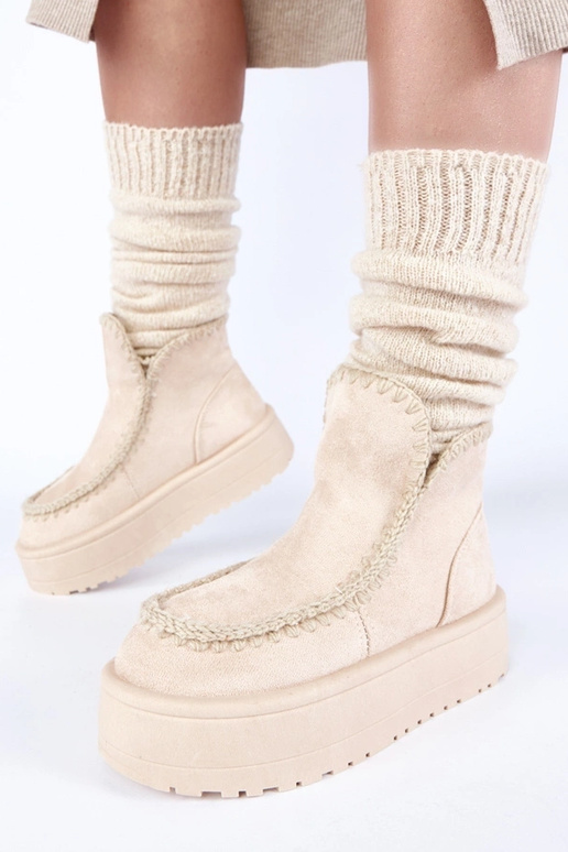 Lichtzandkleurige sneeuwlaarzen op...