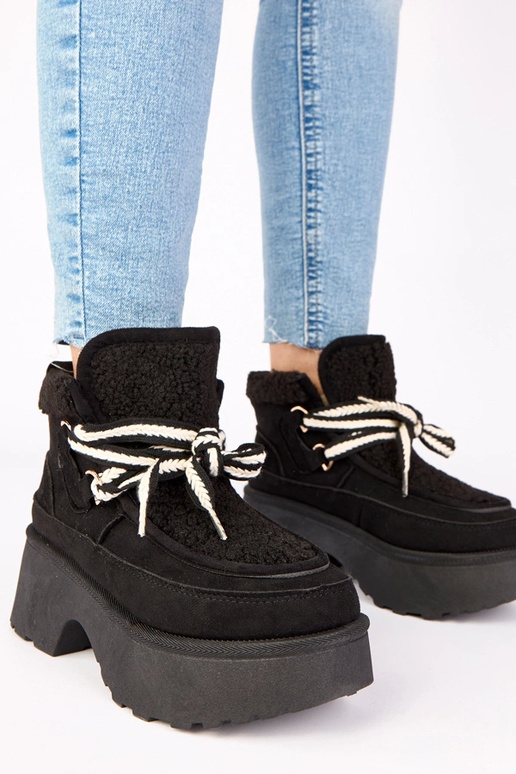 Schwarze Schneestiefel mit Pelz und...