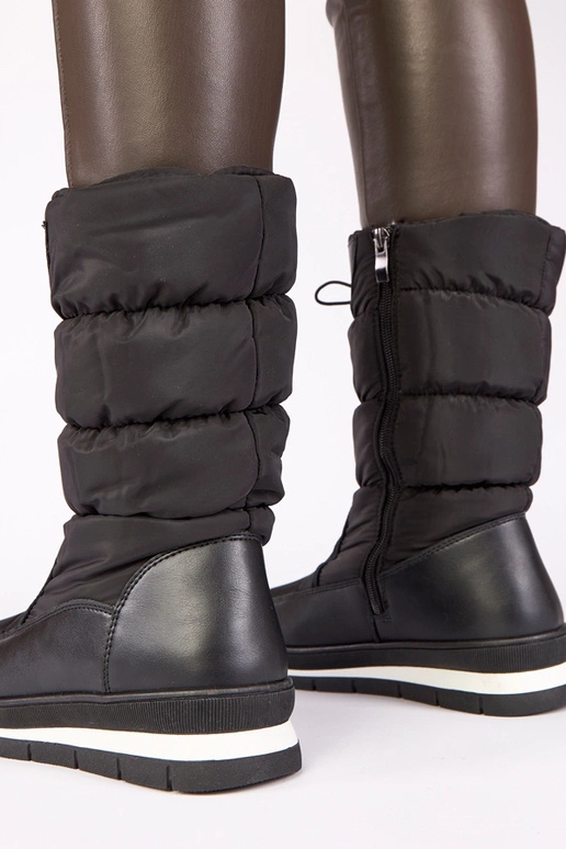 Bottes à neige noires à petit talon...