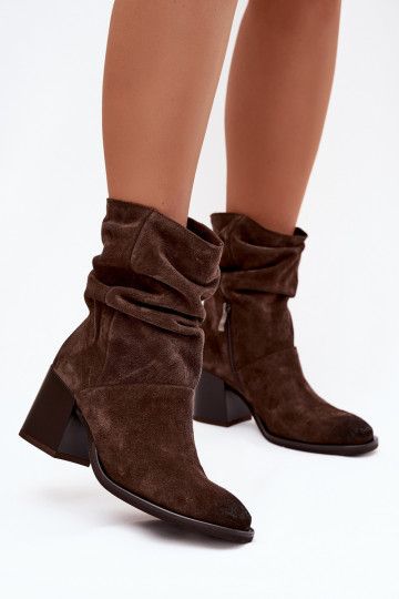 Bottes en cuir suédé avec volants et talons Zazoo 1127 de couleur chocolat 2