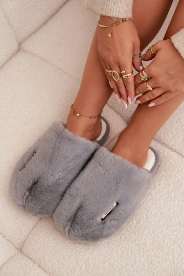 avec un manteau de fourrure Chaussons Féminin couleur grise Belinna