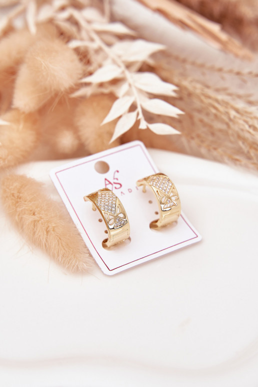 avec des détails élégantsi Féminin Stal Chirurgiczna avec des yeux qui clignotent couleur dorée