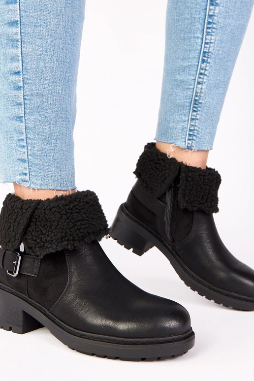 Schwarze Stiefeletten mit...