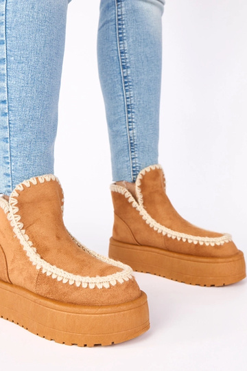 Braune Schneestiefel auf...