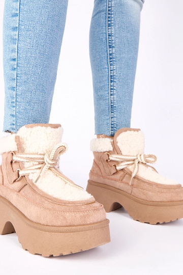 Dunkelbeige Schneestiefel...