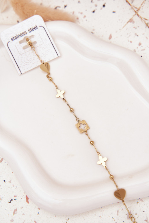 Un bracelet en acier inoxydable Avec pendentifs couleur dorée