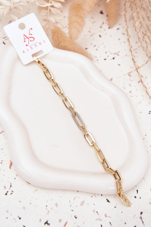 Un bracelet Féminin avec des chaînes Fabriqué en acier chirurgical couleur dorée