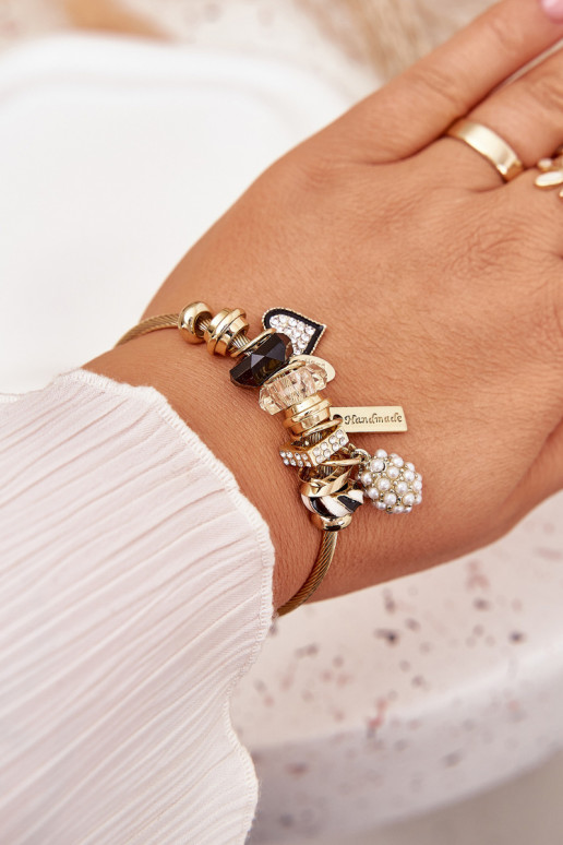 Un bracelet z ZaÀieszkami Charms couleur dorée