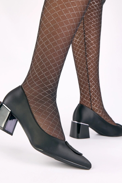 Zwarte dames schoenen op een hak...