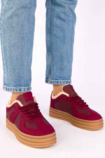 Baskets couleur bordeaux...