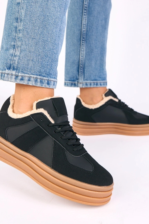 Schwarze Sport-Schuhe mit Futter aus...