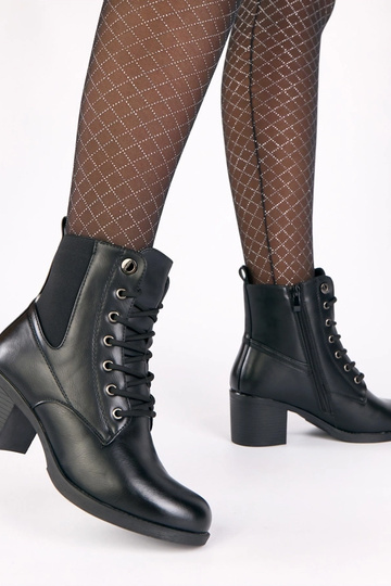 Bottines noires à talon... 2