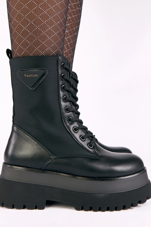 Schwarze matte Stiefeletten auf...