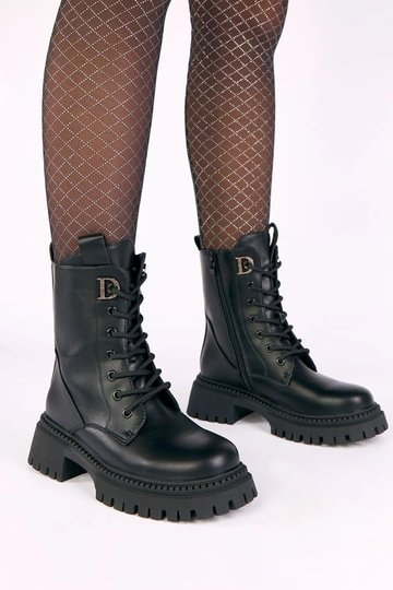 Mathia schwarze Plateaustiefel mit Zirkonia