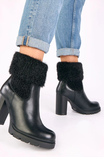 Bottes noires à talon avec... 2